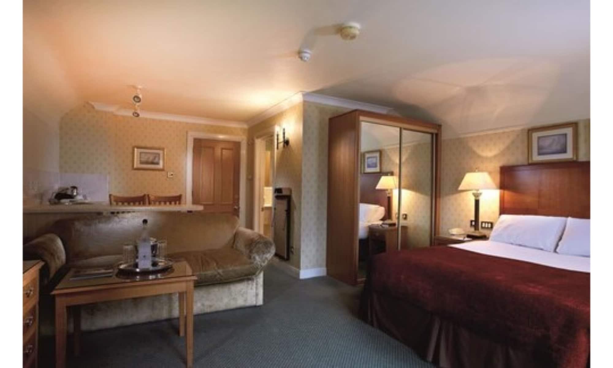 Macdonald Elmers Court Hotel y Resort Lymington Exterior foto