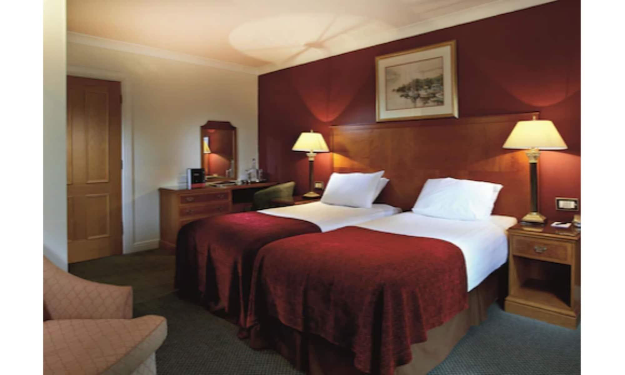 Macdonald Elmers Court Hotel y Resort Lymington Exterior foto