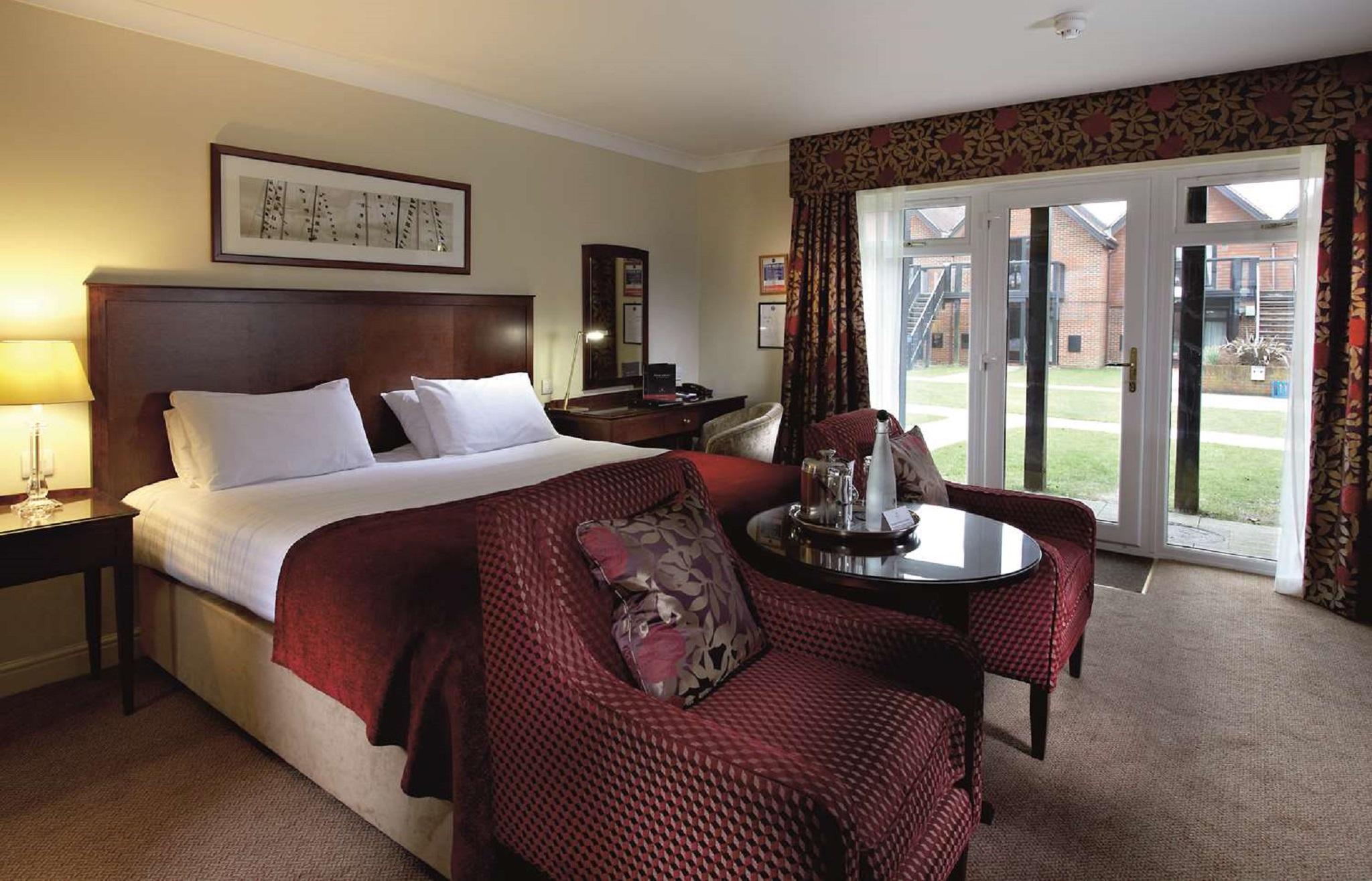 Macdonald Elmers Court Hotel y Resort Lymington Exterior foto