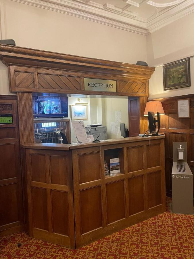 Macdonald Elmers Court Hotel y Resort Lymington Exterior foto