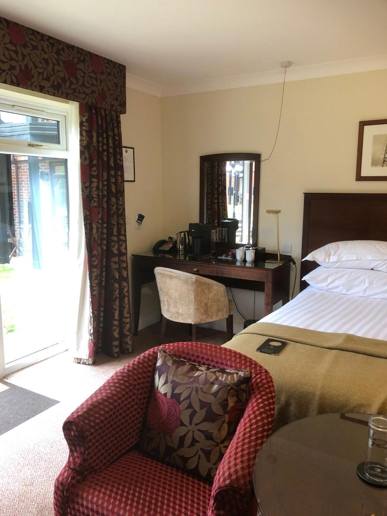 Macdonald Elmers Court Hotel y Resort Lymington Exterior foto