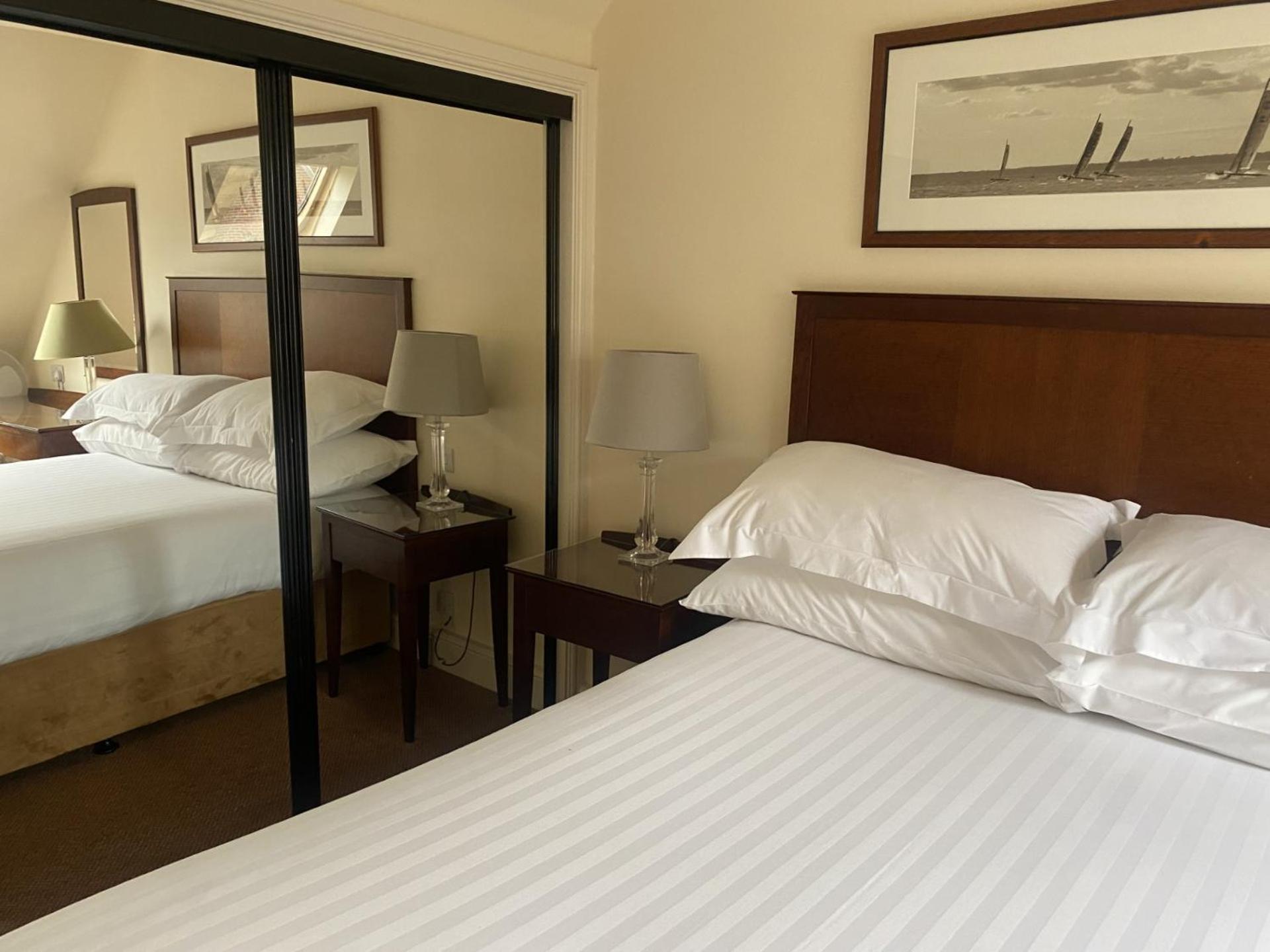 Macdonald Elmers Court Hotel y Resort Lymington Exterior foto
