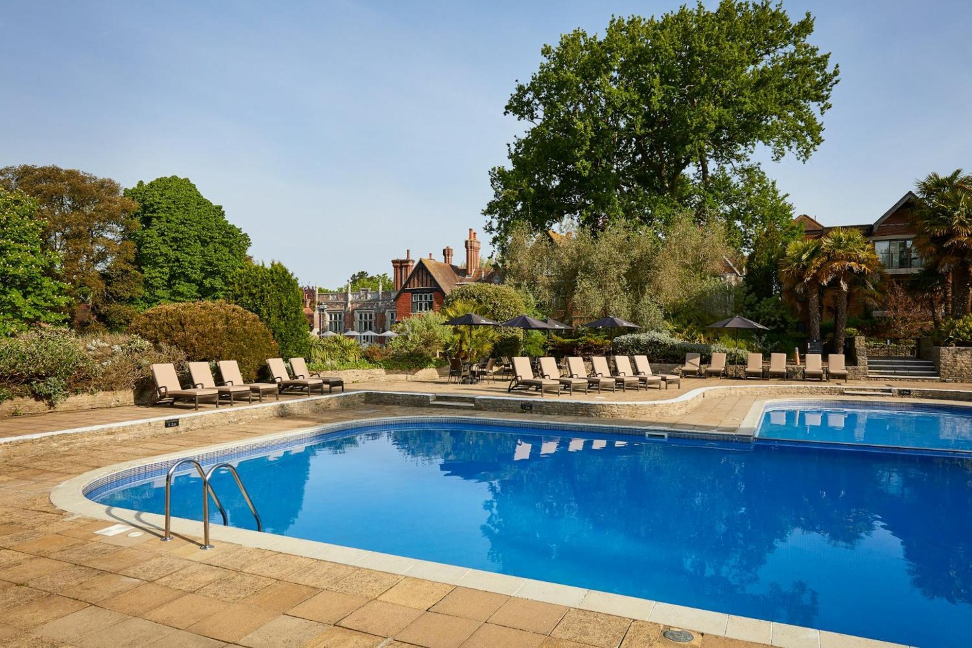 Macdonald Elmers Court Hotel y Resort Lymington Exterior foto
