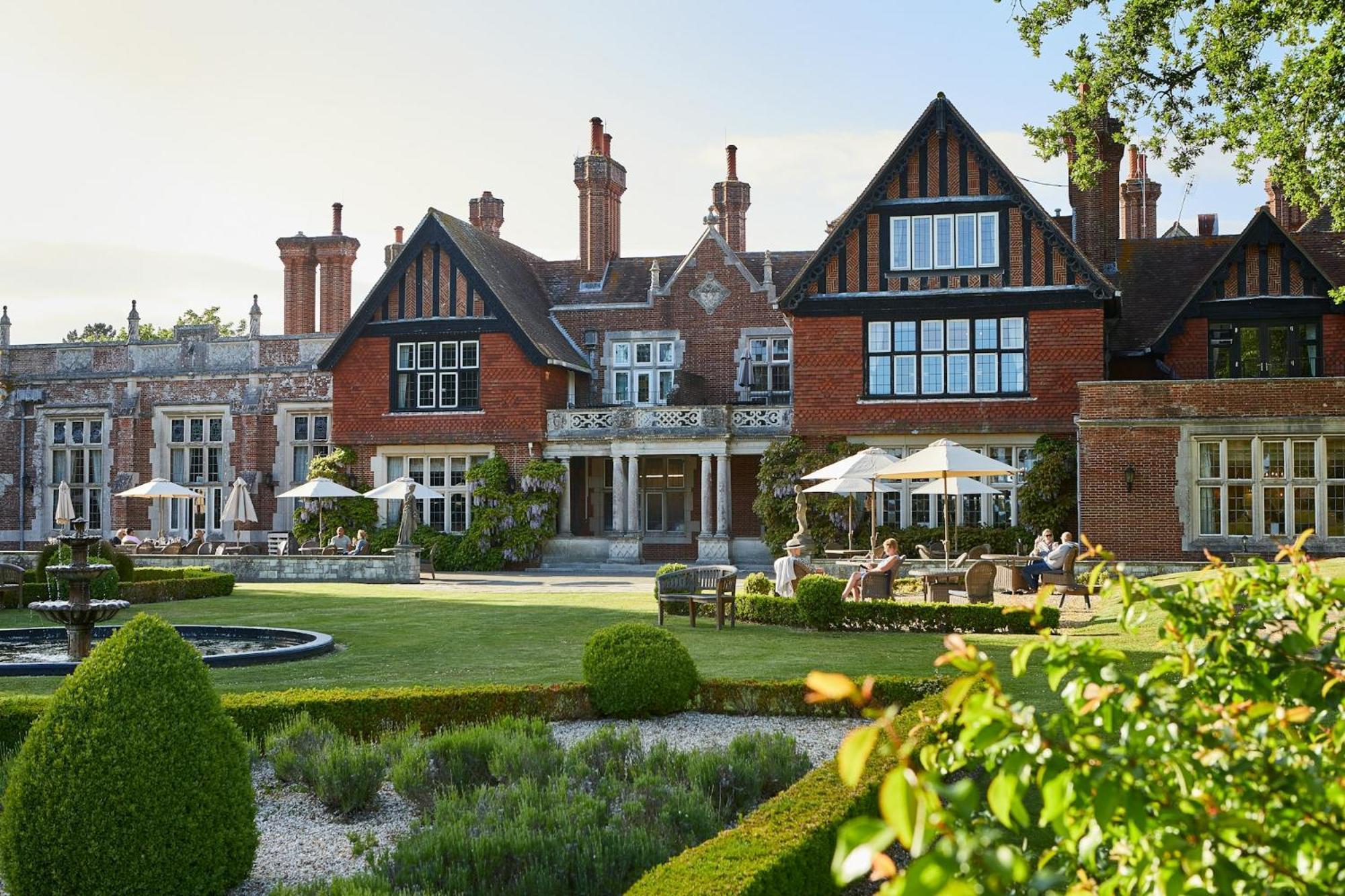 Macdonald Elmers Court Hotel y Resort Lymington Exterior foto
